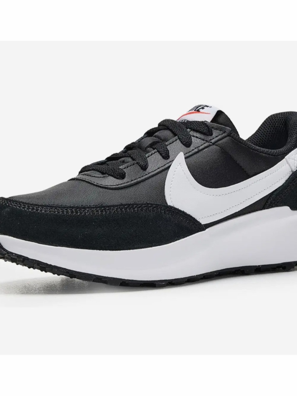 Nike Woman’s Black and White Waffle Debut Sneaker Like New